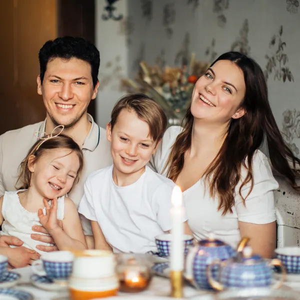 Moment chaleureux en famille — Vaxelia pour toutes les générations